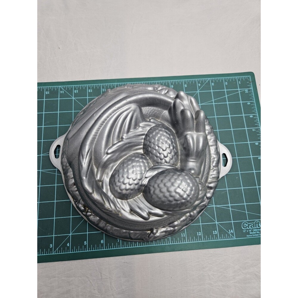 Game Of Thrones Sleeping Dragon Eggs 10" Cake Pan Cast Aluminum Nonstick Silver